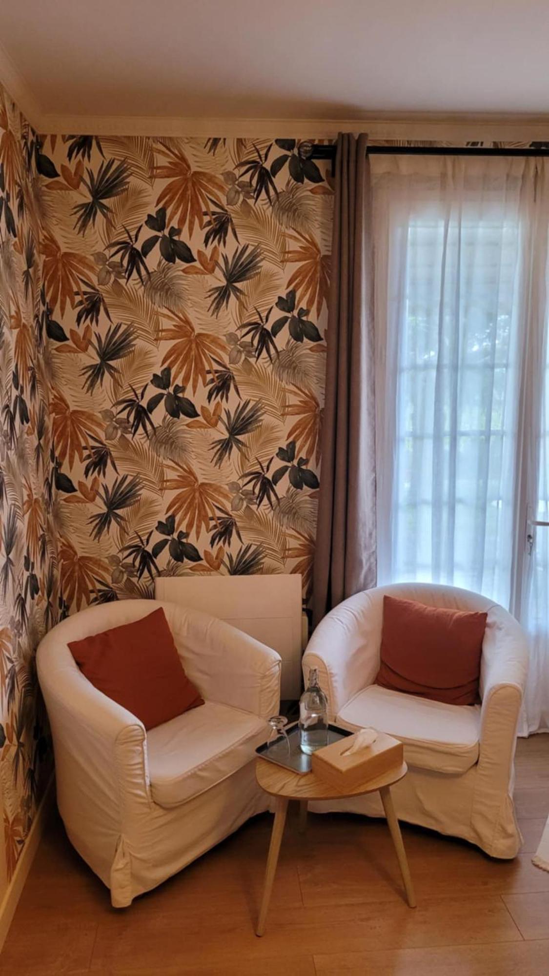 A L'Ombre De La Treille -Proche Saint-Emilion Bed & Breakfast Exterior photo